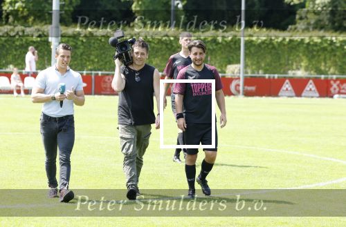 Amsterdam 18 mei 2024
Rene Froger speelt mijn zijn Toppers team tegen het only Friend team . In Rene zijn team spelen oa Maxim Froger Danny Froger en Danilo Kuiters . Ook Natasja Froger was natuurlijk aanwezig..