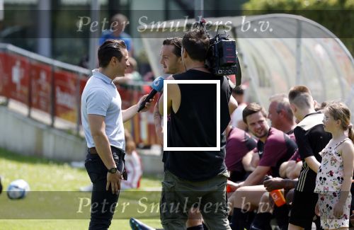 Amsterdam 18 mei 2024
Rene Froger speelt mijn zijn Toppers team tegen het only Friend team . In Rene zijn team spelen oa Maxim Froger Danny Froger en Danilo Kuiters . Ook Natasja Froger was natuurlijk aanwezig..