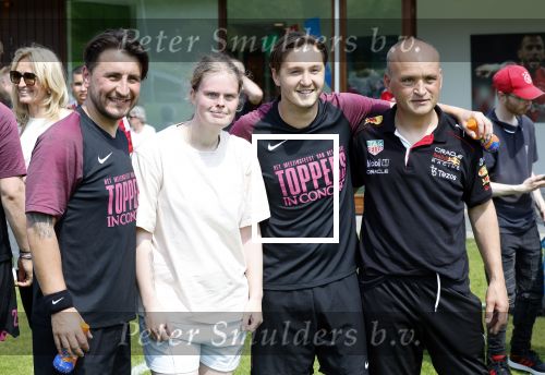 Amsterdam 18 mei 2024
Rene Froger speelt mijn zijn Toppers team tegen het only Friend team . In Rene zijn team spelen oa Maxim Froger Danny Froger en Danilo Kuiters . Ook Natasja Froger was natuurlijk aanwezig..