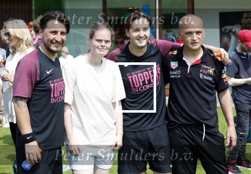 Amsterdam 18 mei 2024
Rene Froger speelt mijn zijn Toppers team tegen het only Friend team . In Rene zijn team spelen oa Maxim Froger Danny Froger en Danilo Kuiters . Ook Natasja Froger was natuurlijk aanwezig..