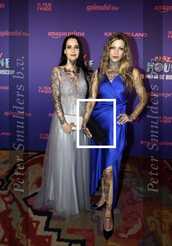 Amsterdam 13 mei 2024
Premiere Crazy House in Tuschinski. De cast met oa Alicia Silverstone Gaite Jansen Matti Stooker Chris Peters Victoria Koblenko Maarten Swart en Steffen Haars . Greg Shapiro presenteert de avond. Dazzle Dawn Drost met ...