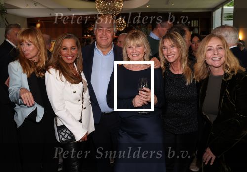 Breda, 26 Oktober 2024
Koninklijke onderscheiding voor Aad Ouborg
De Dolly Dots v.l.n.r. Patty Zomer Els Ouborg Esther Oosterbeek Aad Ouborg Angela Kramers Anita Heilker en Angela Groothuizen