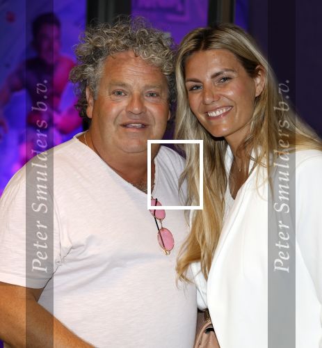 Amsterdam 25 mei 2024
Feestje na concert van de Toppers in de Johan Cruijff Arena. Dirk Zeelenberg met vriendin Nicole de Vries