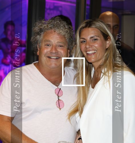 Amsterdam 25 mei 2024
Feestje na concert van de Toppers in de Johan Cruijff Arena. Dirk Zeelenberg met vriendin Nicole de Vries