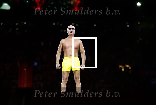 Amsterdam 25 mei 2024
Dries Roelvink treedt op in een gele zwembroek tijdens het toppers concert in de Johan Cruijff arena