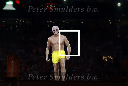 Amsterdam 25 mei 2024
Dries Roelvink treedt op in een gele zwembroek tijdens het toppers concert in de Johan Cruijff arena