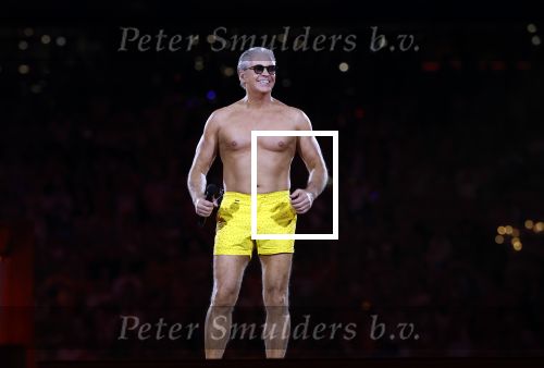 Amsterdam 25 mei 2024
Dries Roelvink treedt op in een gele zwembroek tijdens het toppers concert in de Johan Cruijff arena