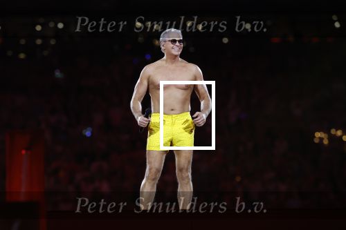 Amsterdam 25 mei 2024
Dries Roelvink treedt op in een gele zwembroek tijdens het toppers concert in de Johan Cruijff arena