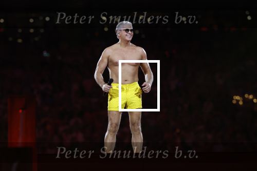 Amsterdam 25 mei 2024
Dries Roelvink treedt op in een gele zwembroek tijdens het toppers concert in de Johan Cruijff arena