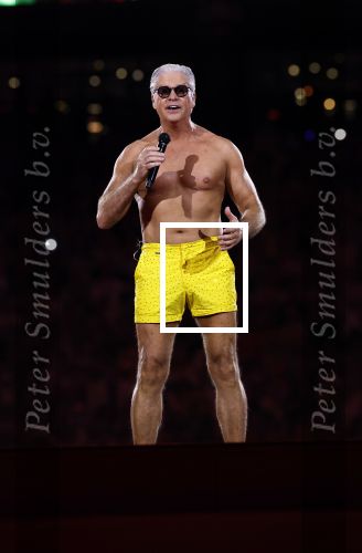 Amsterdam 25 mei 2024
Dries Roelvink treedt op in een gele zwembroek tijdens het toppers concert in de Johan Cruijff arena