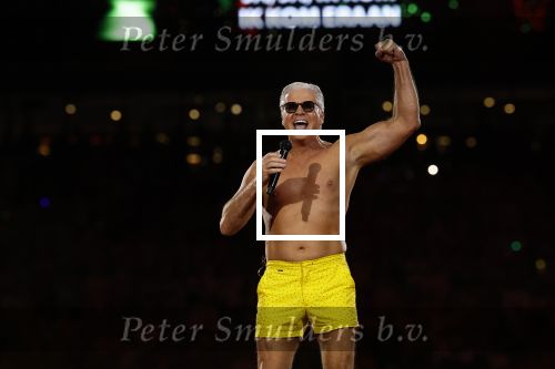 Amsterdam 25 mei 2024
Dries Roelvink treedt op in een gele zwembroek tijdens het toppers concert in de Johan Cruijff arena