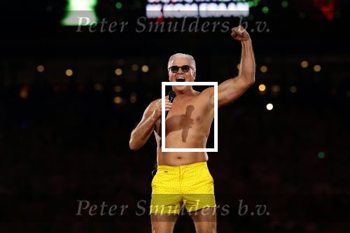 Amsterdam 25 mei 2024
Dries Roelvink treedt op in een gele zwembroek tijdens het toppers concert in de Johan Cruijff arena