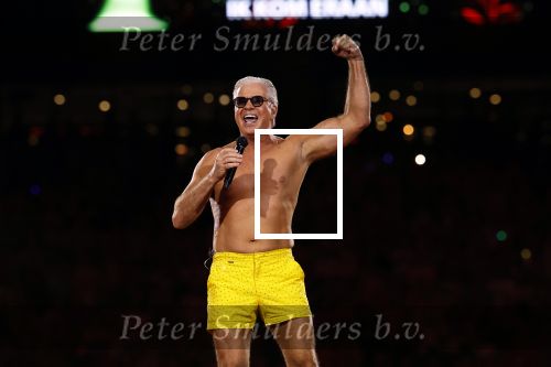 Amsterdam 25 mei 2024
Dries Roelvink treedt op in een gele zwembroek tijdens het toppers concert in de Johan Cruijff arena