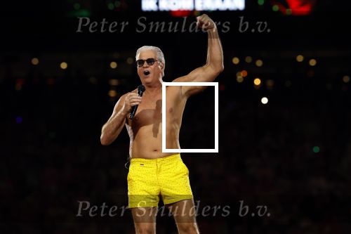 Amsterdam 25 mei 2024
Dries Roelvink treedt op in een gele zwembroek tijdens het toppers concert in de Johan Cruijff arena