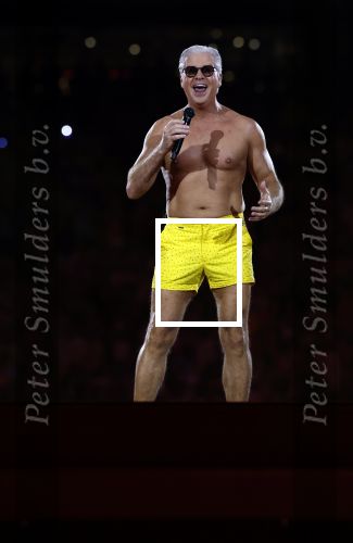 Amsterdam 25 mei 2024
Dries Roelvink treedt op in een gele zwembroek tijdens het toppers concert in de Johan Cruijff arena