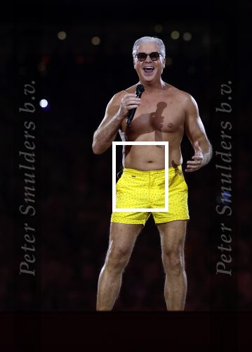 Amsterdam 25 mei 2024
Dries Roelvink treedt op in een gele zwembroek tijdens het toppers concert in de Johan Cruijff arena