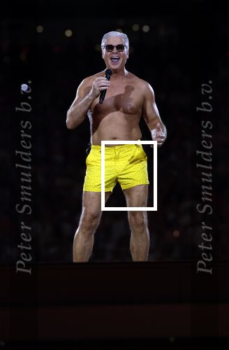 Amsterdam 25 mei 2024
Dries Roelvink treedt op in een gele zwembroek tijdens het toppers concert in de Johan Cruijff arena