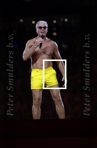 Amsterdam 25 mei 2024
Dries Roelvink treedt op in een gele zwembroek tijdens het toppers concert in de Johan Cruijff arena