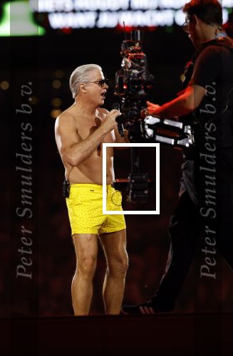 Amsterdam 25 mei 2024
Dries Roelvink treedt op in een gele zwembroek tijdens het toppers concert in de Johan Cruijff arena