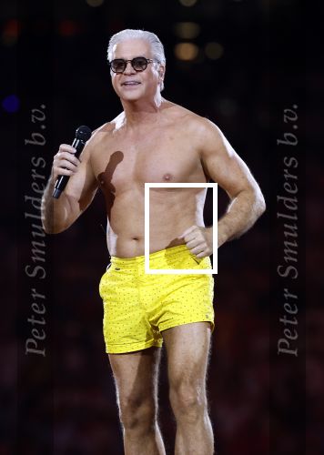 Amsterdam 25 mei 2024
Dries Roelvink treedt op in een gele zwembroek tijdens het toppers concert in de Johan Cruijff arena