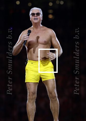 Amsterdam 25 mei 2024
Dries Roelvink treedt op in een gele zwembroek tijdens het toppers concert in de Johan Cruijff arena