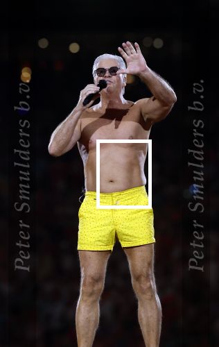 Amsterdam 25 mei 2024
Dries Roelvink treedt op in een gele zwembroek tijdens het toppers concert in de Johan Cruijff arena