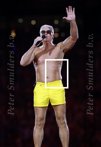Amsterdam 25 mei 2024
Dries Roelvink treedt op in een gele zwembroek tijdens het toppers concert in de Johan Cruijff arena
