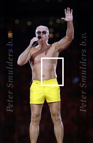 Amsterdam 25 mei 2024
Dries Roelvink treedt op in een gele zwembroek tijdens het toppers concert in de Johan Cruijff arena