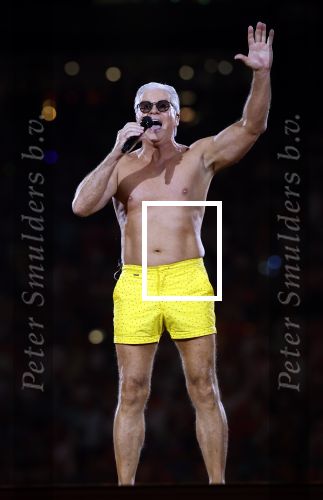 Amsterdam 25 mei 2024
Dries Roelvink treedt op in een gele zwembroek tijdens het toppers concert in de Johan Cruijff arena