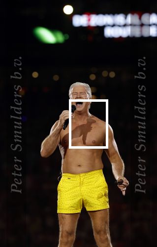 Amsterdam 25 mei 2024
Dries Roelvink treedt op in een gele zwembroek tijdens het toppers concert in de Johan Cruijff arena