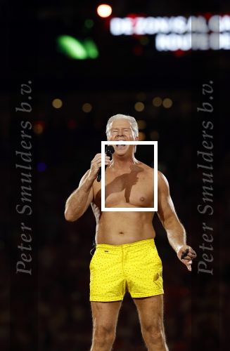 Amsterdam 25 mei 2024
Dries Roelvink treedt op in een gele zwembroek tijdens het toppers concert in de Johan Cruijff arena