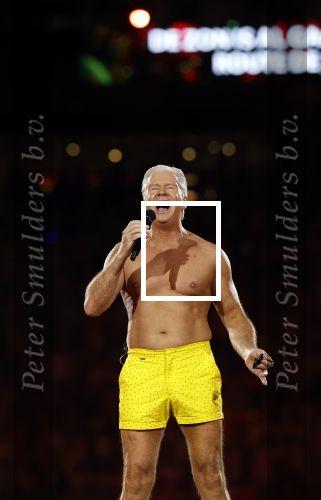 Amsterdam 25 mei 2024
Dries Roelvink treedt op in een gele zwembroek tijdens het toppers concert in de Johan Cruijff arena