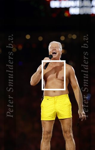 Amsterdam 25 mei 2024
Dries Roelvink treedt op in een gele zwembroek tijdens het toppers concert in de Johan Cruijff arena