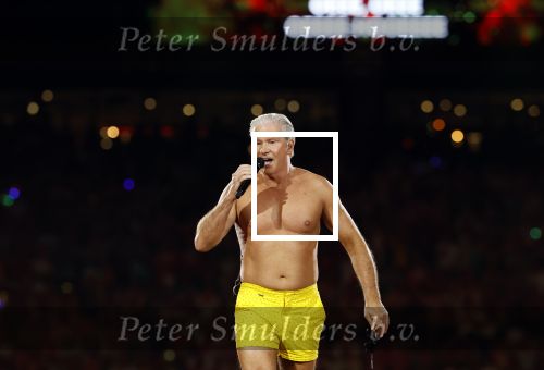 Amsterdam 25 mei 2024
Dries Roelvink treedt op in een gele zwembroek tijdens het toppers concert in de Johan Cruijff arena