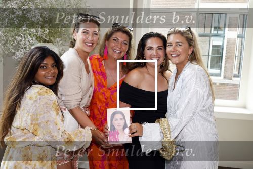 Amsterdam 13 mei 2024
Boek presentatie Leslie Keijzer in het pillows Hotel. Echte Gooische Moeders , Leslie Keijzer Bo Wilkes Pauline Wingelaar Florine Hofstee en Kimberley Bosman