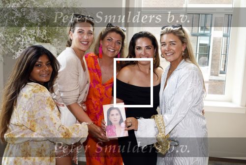 Amsterdam 13 mei 2024
Boek presentatie Leslie Keijzer in het pillows Hotel. Echte Gooische Moeders , Leslie Keijzer Bo Wilkes Pauline Wingelaar Florine Hofstee en Kimberley Bosman