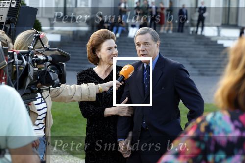 Soestdijk 13 september 2023
Opnames videoland serie Maxima op paleis Soestijk.
Martijn Lakemeier (Willem Alexander) Delfina Chaves (Maxima) Elsie de Brauw ( Beatrix)  Sebastian Koch en Jacob Derwig zijn aanwezig.