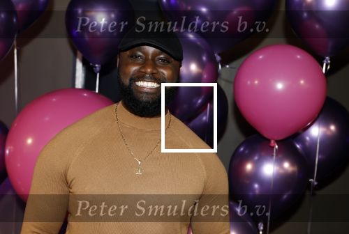 Amsterdam 11 mei 2024
Premiere Fantasievriendjes in Pathe Arena . Emmanuel Ohene Boafo  met zoontje