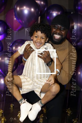 Amsterdam 11 mei 2024
Premiere Fantasievriendjes in Pathe Arena . Emmanuel Ohene Boafo  met zoontje