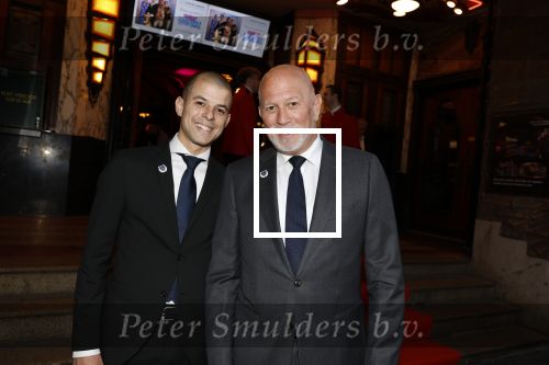 Amsterdam 13 mei 2024
Premiere Crazy House in Tuschinski. De cast met oa Alicia Silverstone Gaite Jansen Matti Stooker Chris Peters Victoria Koblenko Maarten Swart en Steffen Haars . Greg Shapiro presenteert de avond. Frank Schmitt met zoon
