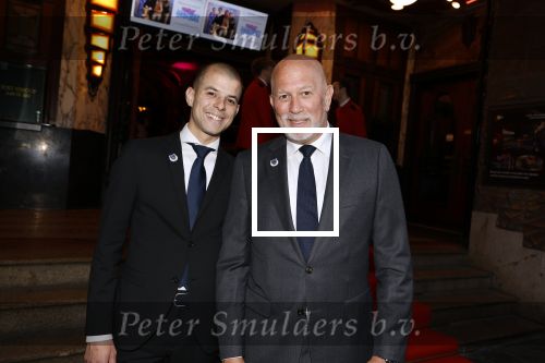 Amsterdam 13 mei 2024
Premiere Crazy House in Tuschinski. De cast met oa Alicia Silverstone Gaite Jansen Matti Stooker Chris Peters Victoria Koblenko Maarten Swart en Steffen Haars . Greg Shapiro presenteert de avond. Frank Schmitt met zoon