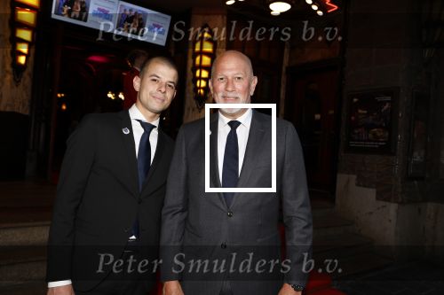 Amsterdam 13 mei 2024
Premiere Crazy House in Tuschinski. De cast met oa Alicia Silverstone Gaite Jansen Matti Stooker Chris Peters Victoria Koblenko Maarten Swart en Steffen Haars . Greg Shapiro presenteert de avond. Frank Schmitt met zoon