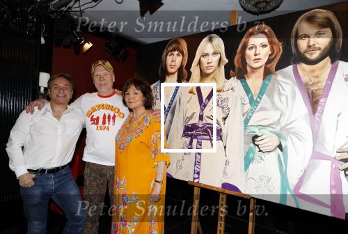 Amsterdam 11 mei 2024
Onthulling kunstwerk Hayo Sol ( schilderij ABBA) door Therese Steinmetz en Philippe Elan. Ook Catherine Keyl is aanwezig in Apollo first Hotel.