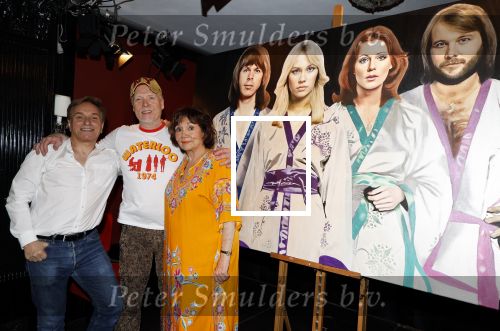 Amsterdam 11 mei 2024
Onthulling kunstwerk Hayo Sol ( schilderij ABBA) door Therese Steinmetz en Philippe Elan. Ook Catherine Keyl is aanwezig in Apollo first Hotel.