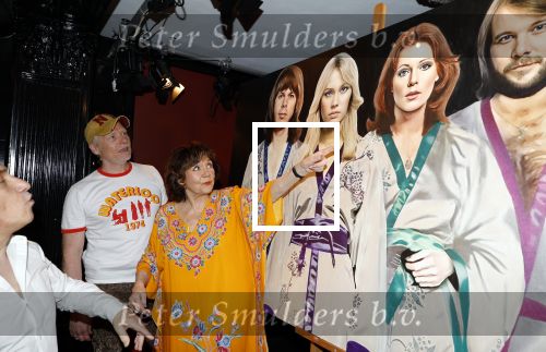 Amsterdam 11 mei 2024
Onthulling kunstwerk Hayo Sol ( schilderij ABBA) door Therese Steinmetz en Philippe Elan. Ook Catherine Keyl is aanwezig in Apollo first Hotel.
