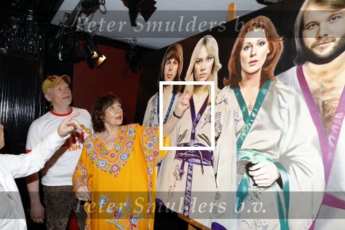 Amsterdam 11 mei 2024
Onthulling kunstwerk Hayo Sol ( schilderij ABBA) door Therese Steinmetz en Philippe Elan. Ook Catherine Keyl is aanwezig in Apollo first Hotel.