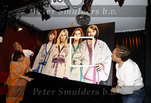 Amsterdam 11 mei 2024
Onthulling kunstwerk Hayo Sol ( schilderij ABBA) door Therese Steinmetz en Philippe Elan. Ook Catherine Keyl is aanwezig in Apollo first Hotel.
