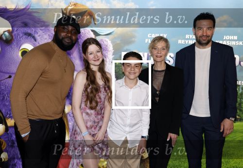 Amsterdam 11 mei 2024
Premiere Fantasievriendjes in Pathe Arena . Cast met oa Hilde de Mildt en Jeroen Spitzenberger