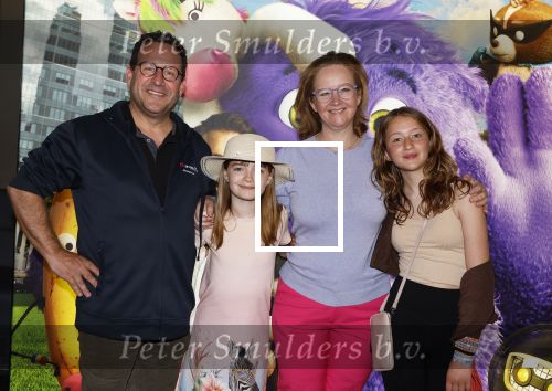 Amsterdam 11 mei 2024
Premiere Fantasievriendjes in Pathe Arena . Hilke Bierman met man en dochters