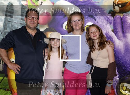 Amsterdam 11 mei 2024
Premiere Fantasievriendjes in Pathe Arena . Hilke Bierman met man en dochters